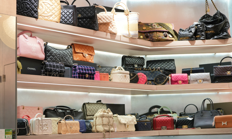 BRING：RED 新宿東口店